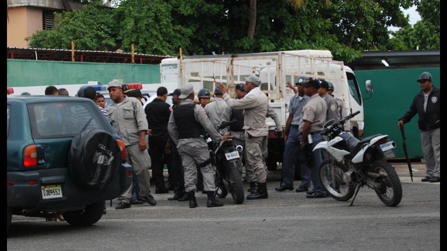Un taxista y un supuesto delincuente mueren en tiroteo tras intento de asalto en Baní Un taxista y un supuesto delincuente mueren en tiroteo tras intento de asalto en Baní