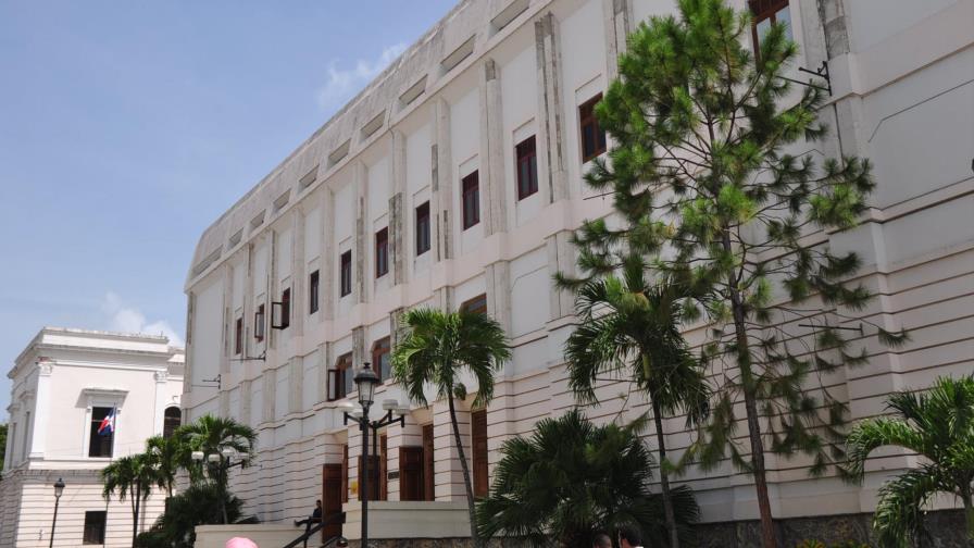 Ventura y Colón lamentan cierre de escuela Ñico Lora