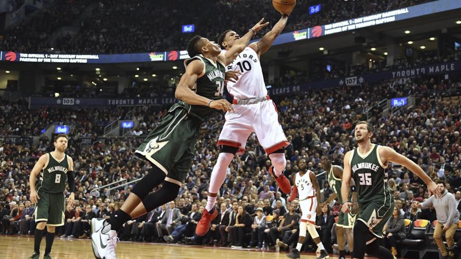 DeRozan anota 30 puntos y Raptors prolongan supremacía ante Bucks DeRozan anota 30 puntos y Raptors prolongan supremacía ante Bucks