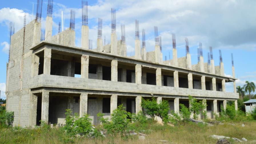 Terminar las aulas con el nudo legal tomar&aacute; dos per&iacute;odos de gobierno