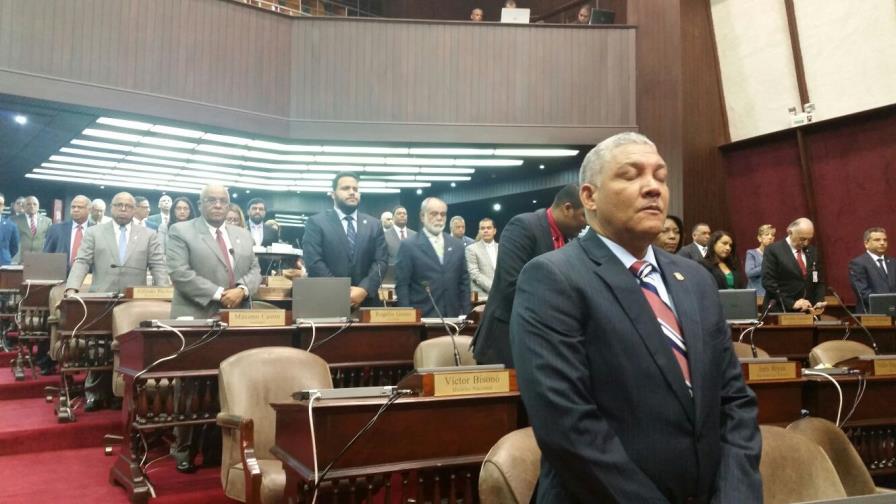 Diputados dedican minuto de silencio al alma del periodista Arístides Reyes