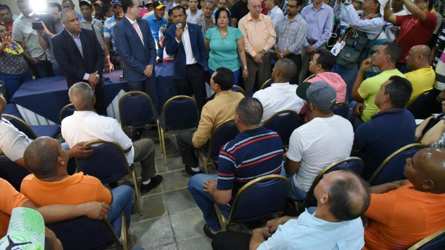 CNTT y empresarios acuerdan organizarse a favor del tránsito en Santiago