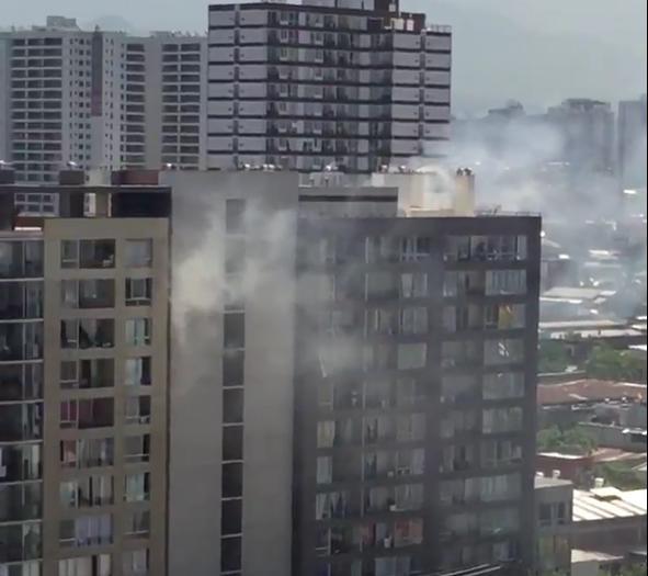 Mueren dominicana y su hijo tras lanzarse de edificio incendiado en Chile