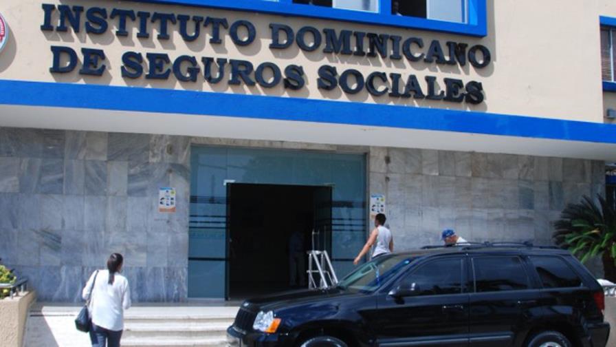 En el Seguro Social reclaman pago de doble sueldo