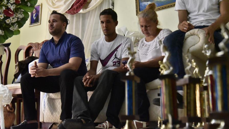 Suspenden e investigan    a varios policías en Baní