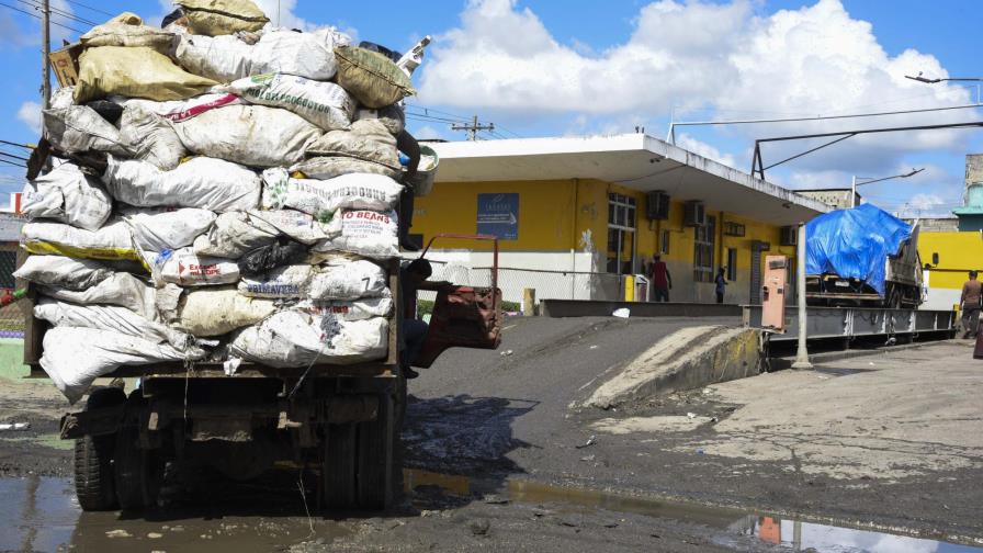 Autoridades temen surjan brotes epidémicos desde enero por la basura