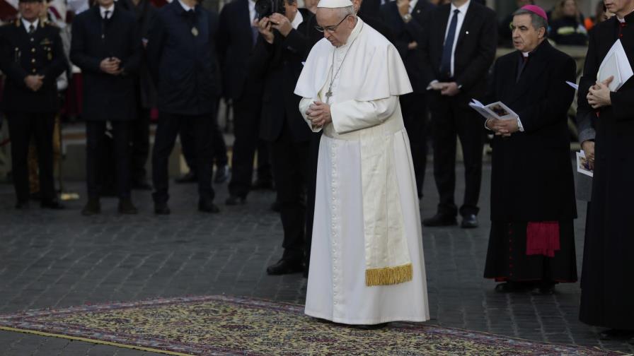 Papa Francisco convocó a Santos y Uribe a una reunión