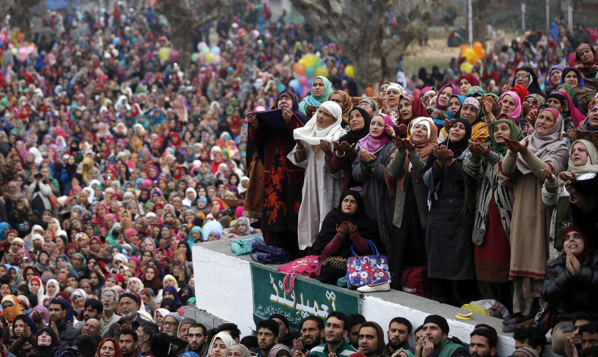 Adoración ante pelo de la barba de Mahoma