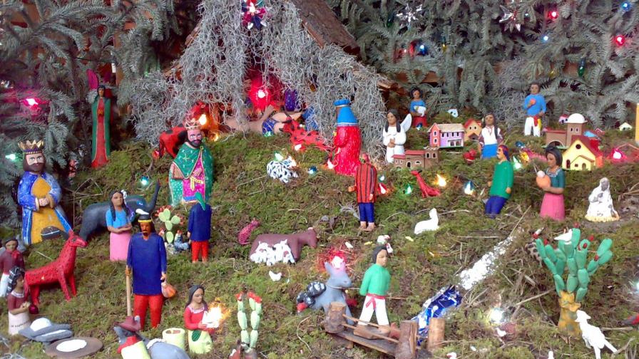 Retablos y pesebres visten la Navidad de Buenos Aires