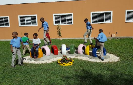 Inauguran parque infantil B-Happy diseñado con llantas recicladas