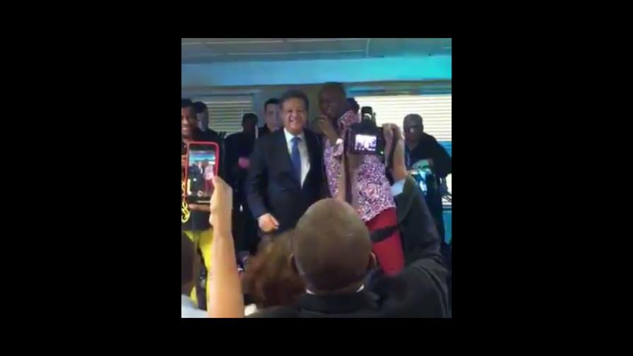 Vídeo: Leonel Fernández responde sobre aspiración presidencial cantando con Jhonny Ventura Vídeo: Leonel Fernández responde sobre aspiración presidencial cantando con Jhonny Ventura