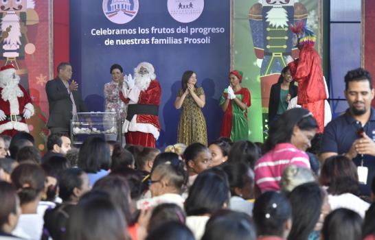 Vicepresidenta celebra la Navidad con participantes de Progresando con Solidaridad