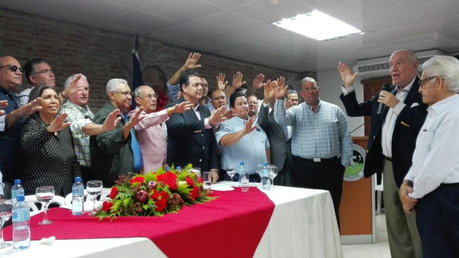 APROLECHE advierte “mafia importadora” amenaza estabilidad del sector ganadero