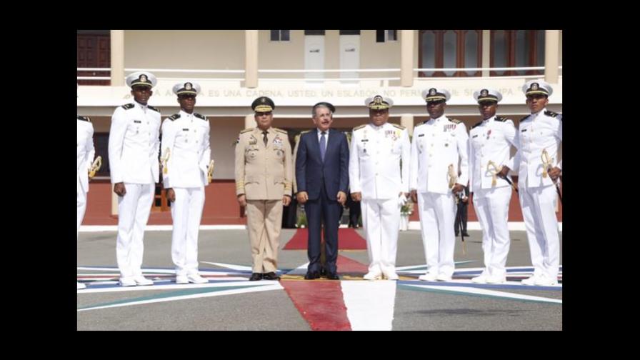 El Presidente juramenta Tenientes de Corbeta de la Armada 