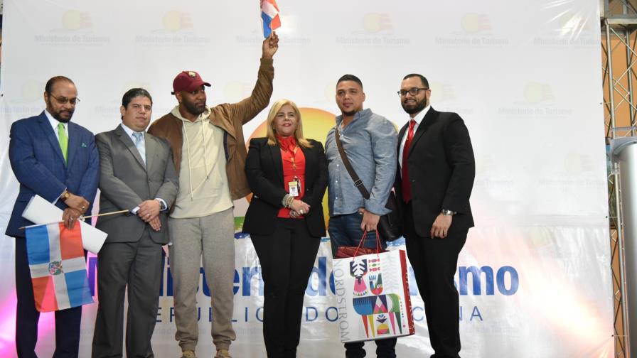 Aeropuerto reconoce a pasajero que viajó diez veces