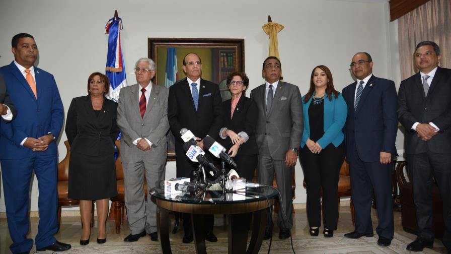 Diputados y JCE trabajarán por aprobación de leyes de partidos y del régimen electoral en 2017