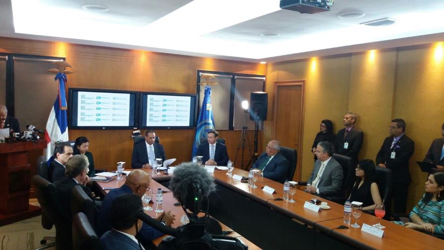 Autoridades firman acuerdo para perseguir delitos financieros