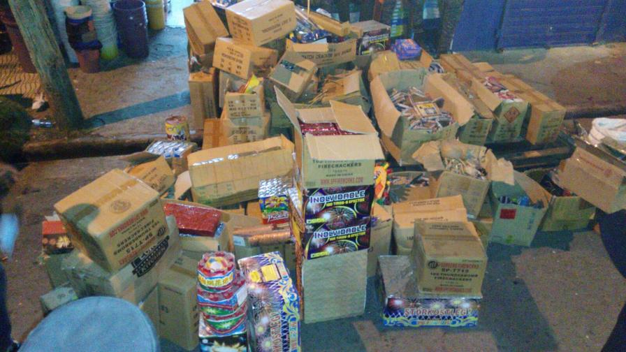 Ministerio Interior y Policía se incauta de fuegos artificiales vendidos de manera irregular 