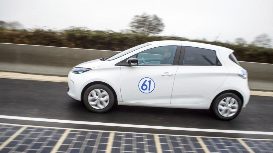 Francia inaugura el primer tramo de carretera solar del mundo