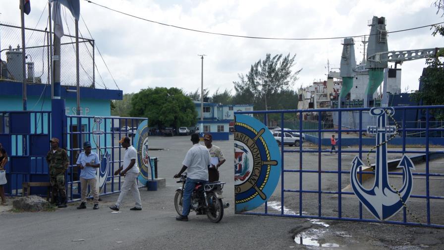 Roban dos contenedores del puerto de Boca Chica en presencia de miembros de la seguridad 