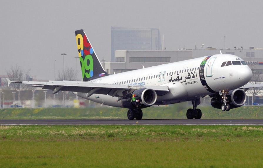 Secuestran vuelo que salió de Libia con 118 personas a bordo