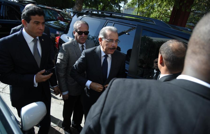 Seguridad del presidente Medina sostuvo un forcejeo con periodistas de Santiago