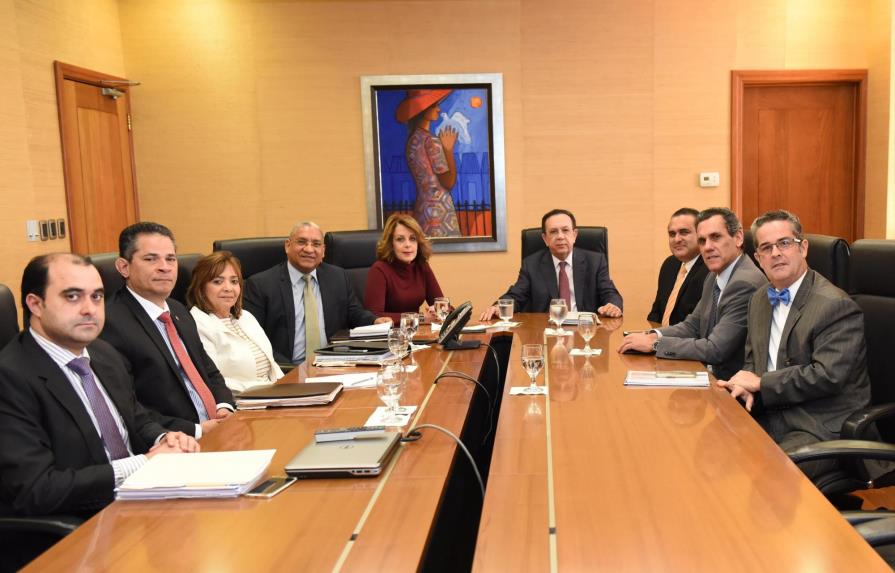 Gobernador del Banco Central y Asociación de Zonas Francas tratan sobre la dinámica del sector