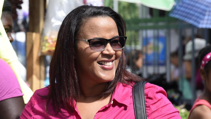 La gente se prepara para celebrar y hacer la cena de Nochebuena La gente se prepara para celebrar y hacer la cena de Nochebuena