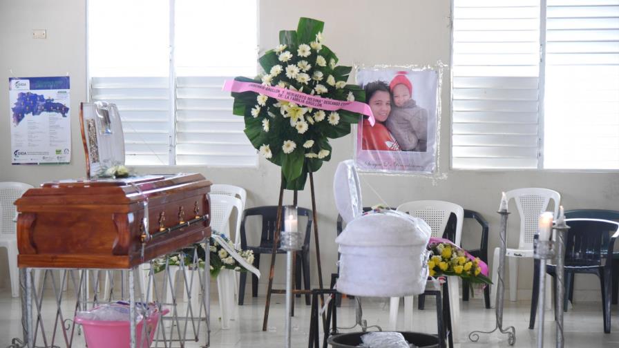 Sepultan en Santiago de los Caballeros a madre e hijo murieron en fuego Chile