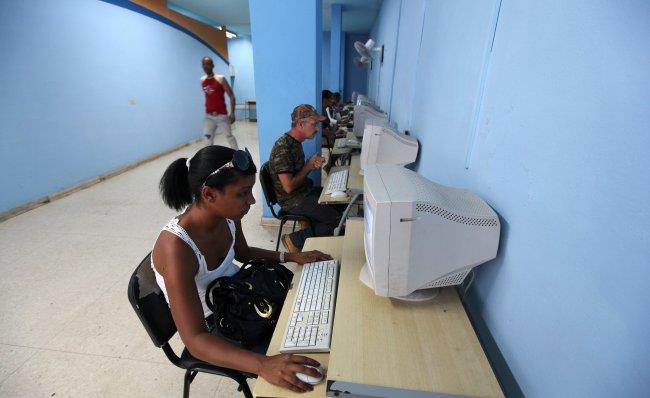 Cuba, con fábrica de tabletas y computadoras portátiles 