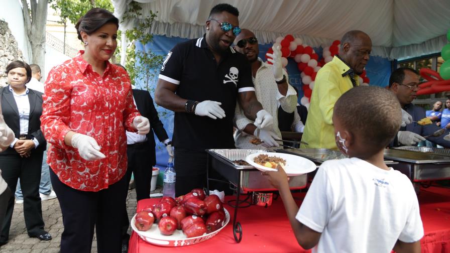 Margarita Cedeño, comunicadores y artistas celebran Navidad con 500 niños de escasos recursos Margarita Cedeño, comunicadores y artistas celebran Navidad con 500 niños de escasos recursos