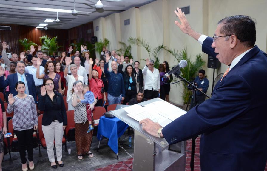 En 2016, más de 700 extranjeros se juramentaron como dominicanos