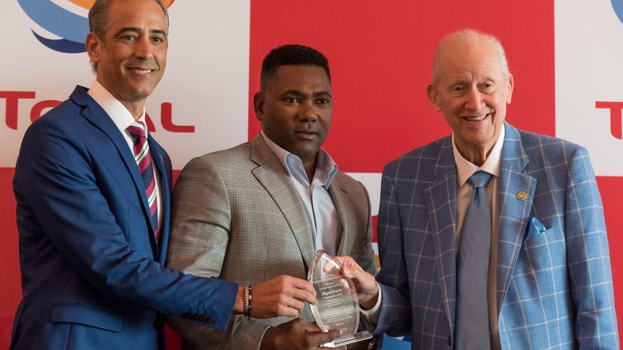 Escogido domina los Dominicanos Primero; Rubén Sosa, Más Valioso