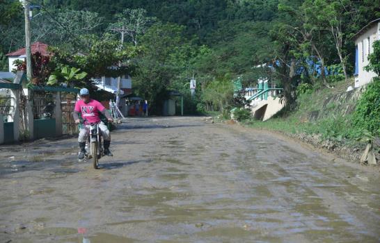 Cinco viviendas en la carretera Gregorio Luperón siguen sepultadas tras las lluvias