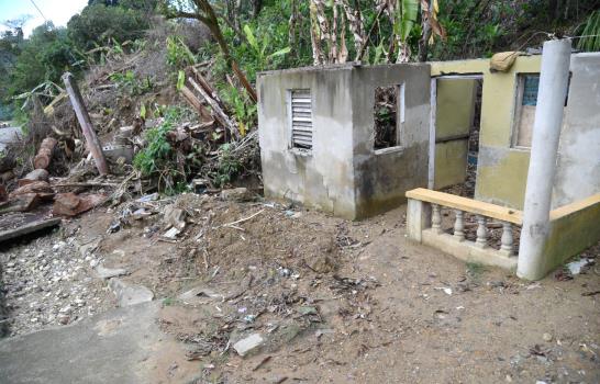 Cinco viviendas en la carretera Gregorio Luperón siguen sepultadas tras las lluvias