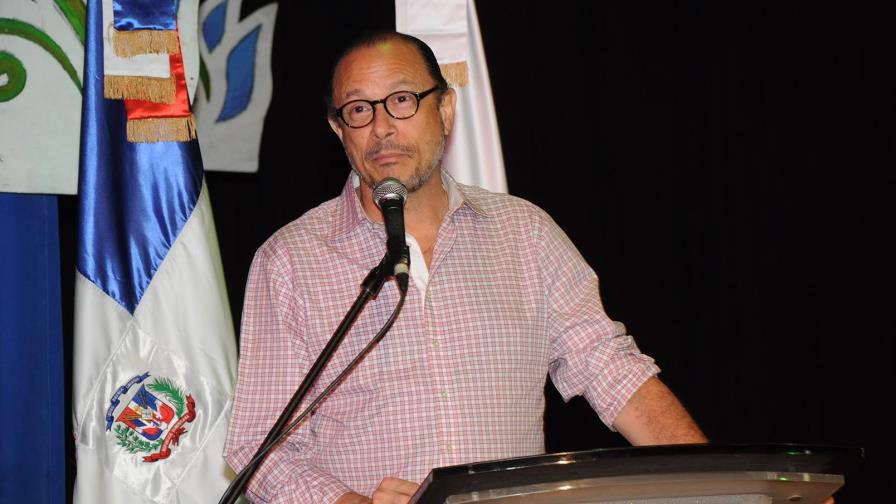 Embajador ante la UNESCO se reúne con merengueros dominicanos