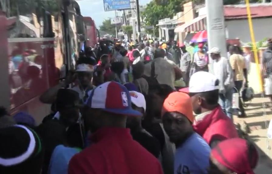 Miles de haitianos viajan a su país a pasar las festividades de fin de año