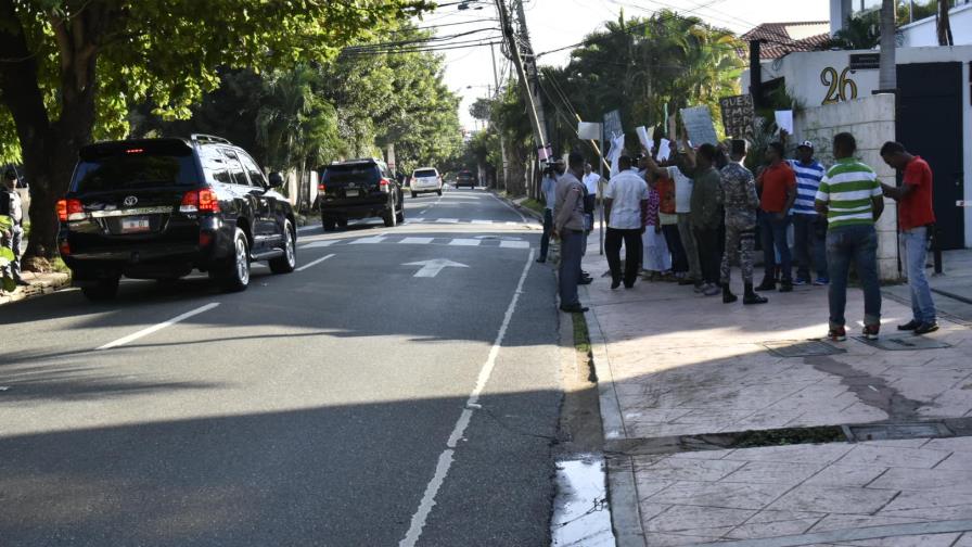 Residentes del entorno de La Vieja Barquita protestan en reclamo de reubicación