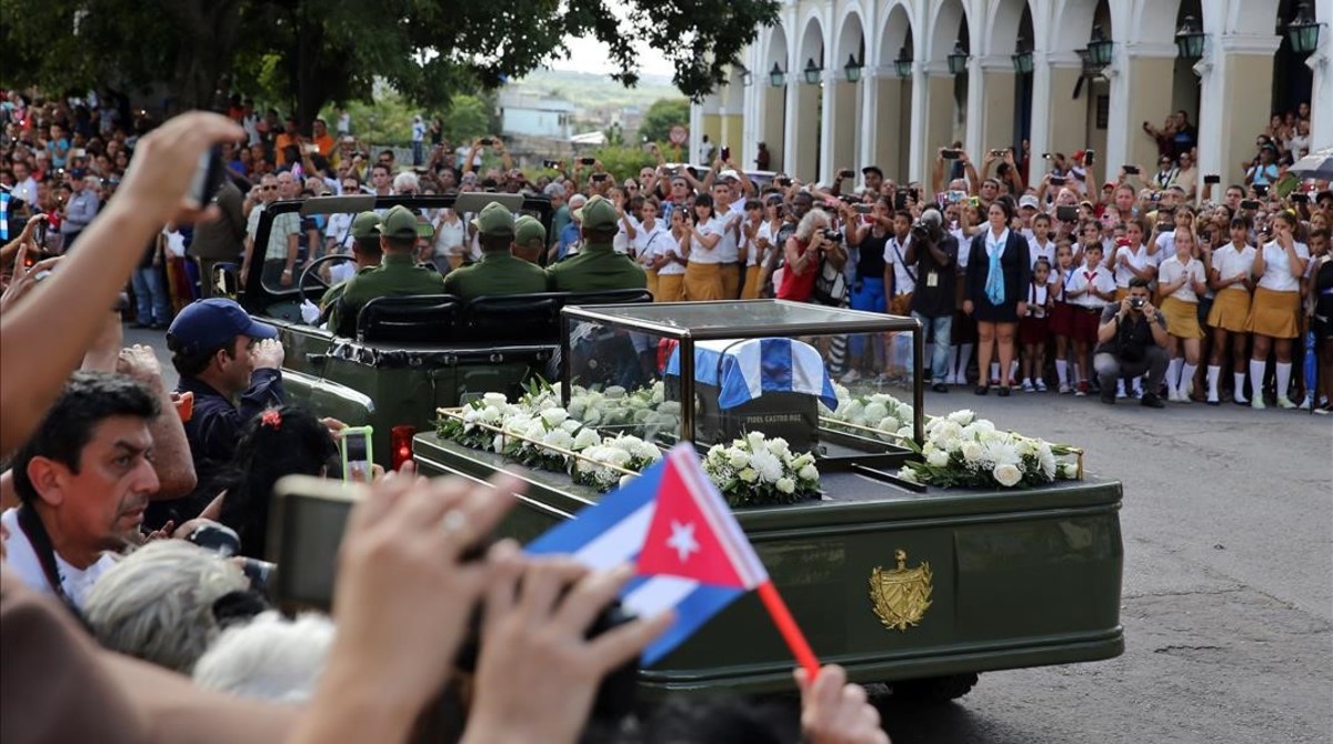 El 30 de noviembre la Caravana de la Libertad que lleva la urna de cristal con el nicho que guarda los restos del Comandante en Jefe, cubierto con la bandera nacional, arribó a Matanzas poco después de las 11:35 horas locales, procedente de Mayabeque.