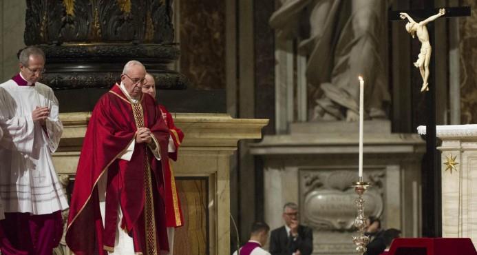 El papa Francisco hace un balance del 2016 y llama a una mayor inclusión de los jóvenes