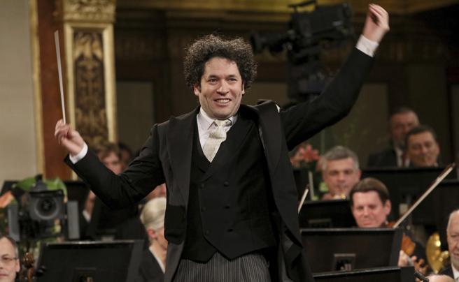 Dudamel entusiasmó como el director más joven del Concierto de Año Nuevo