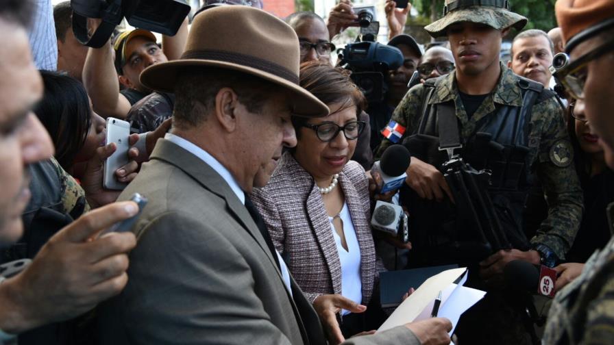 Percival acusa a banqueros de la muerte de su hijo