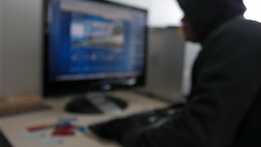 Hombre estafó a dos personas por más de 300 mil para viajes al extranjero