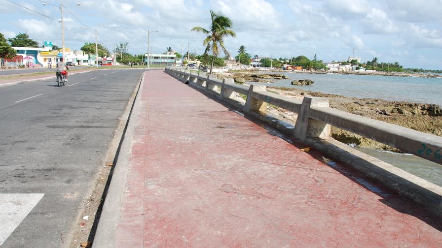 Prohíben venta de bebidas alcohólicas en botellas de vidrio en malecón de San Pedro de Macorís Prohíben venta de bebidas alcohólicas en botellas de vidrio en malecón de San Pedro de Macorís