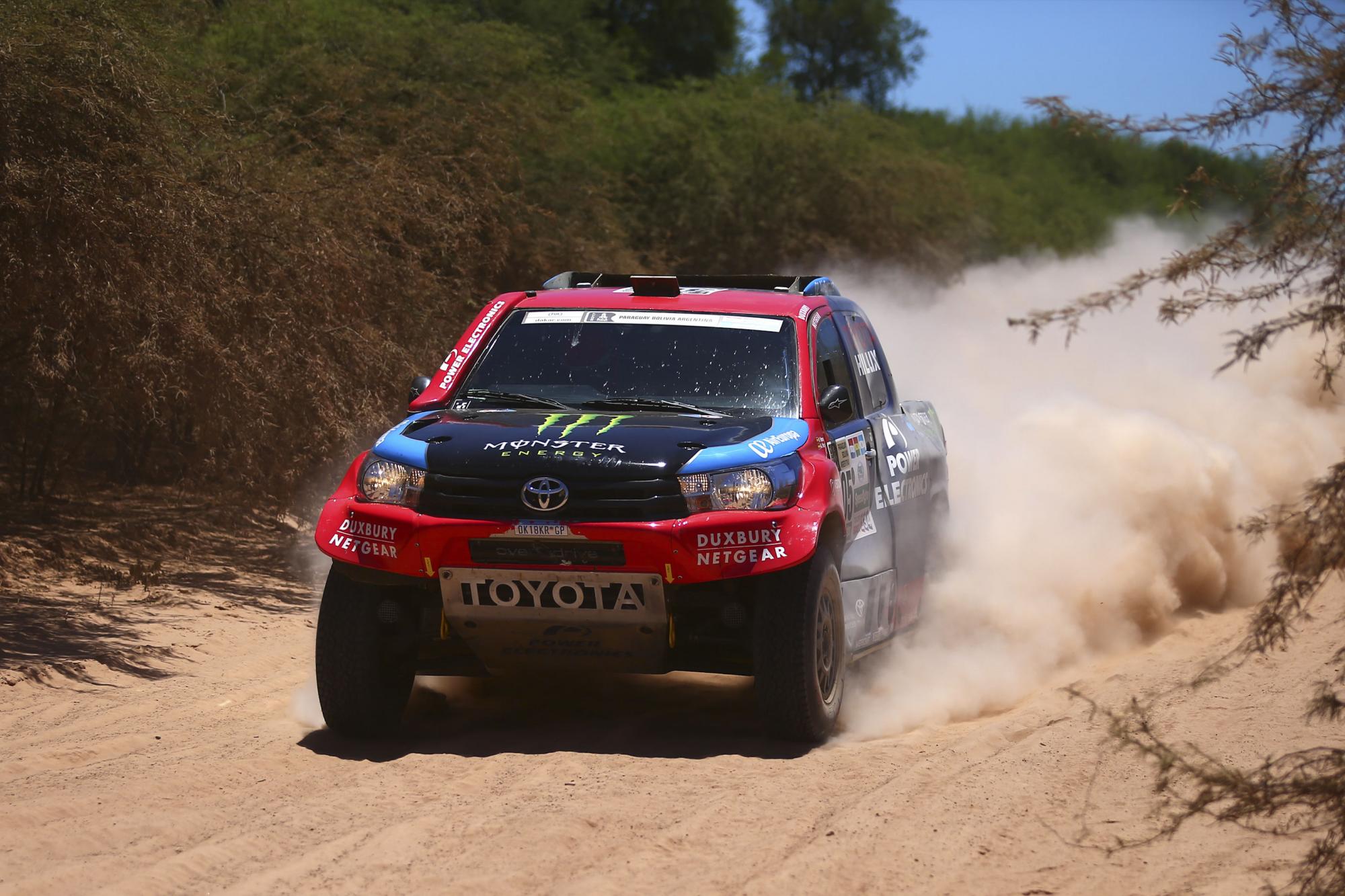 Nani Roma y su copiloto Alex Haro Bravo de Toyota participan en la segunda etapa del Rally Dakar 2017, entre Resistencia y Tucumán (Argentina).