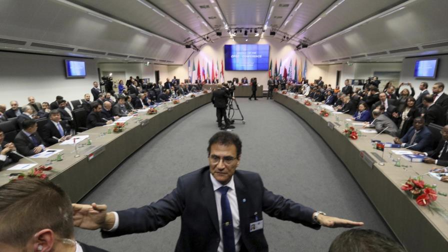 Irak reduce su producción petrolera en 200,000 barriles diarios