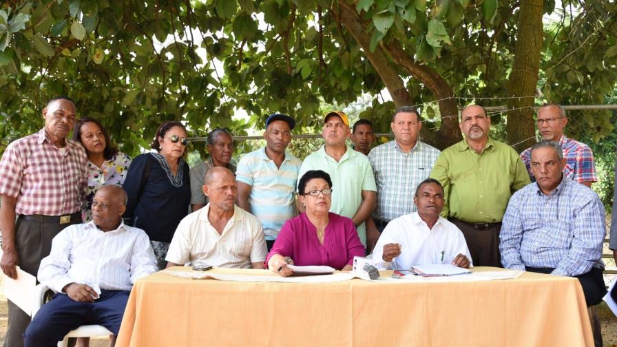 Organizaciones comunitarias exigen el retiro inmediato de empresas que contaminan las aguas