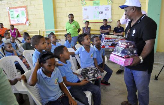 Gobernación de Santiago entrega  juguetes a niños pobres de Cienfuegos