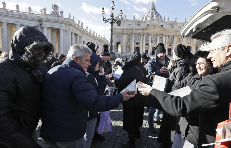 Papa ofrece almuerzos a desamparados en Día de Reyes 