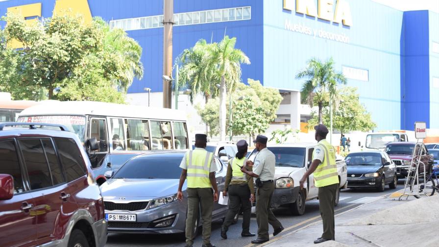 Más de 1,500 vehículos retenidos por transitar sin el marbete 